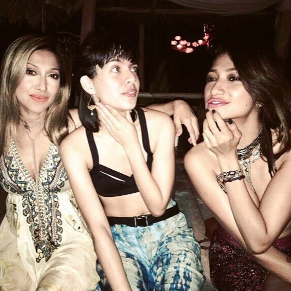 10 Potret kehidupan Tia Azhari di AS, keluarga Azhari yang bukan artis