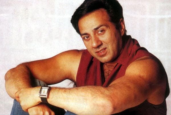 Usia sudah 59, badan aktor Bollywood ini kekar bak 30-an tahun