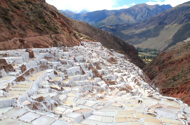 Tiga ribu tambak garam ini tak lazim, letaknya di wilayah pegunungan