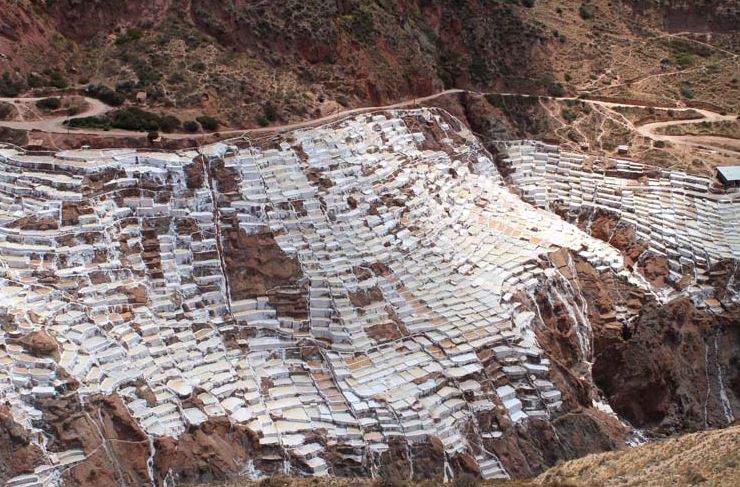 Tiga ribu tambak garam ini tak lazim, letaknya di wilayah pegunungan