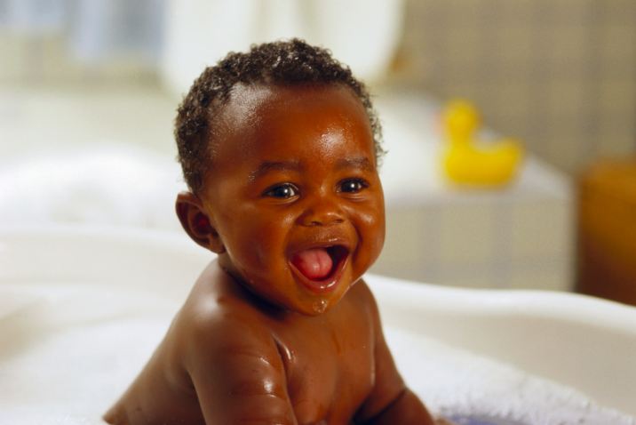 5 Postingan tentang anak ini jangan diunggah di medsos, bahaya