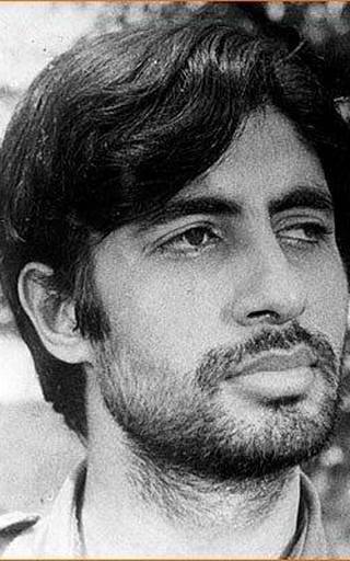 10 Foto lawas Amitabh Bachchan di masa muda yang bikin cewek deg-degan