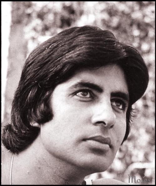 10 Foto lawas Amitabh Bachchan di masa muda yang bikin cewek deg-degan