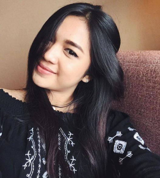 5 Gaya selfie Estelita, wanita mirip di foto dokter cantik yang viral
