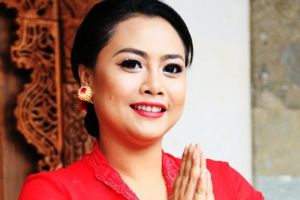 4 Bupati dan mantan bupati cantik ini berstatus single ketika menjabat
