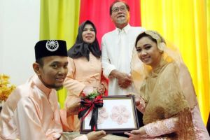 Wanita mualaf ini nikahi kekasih yang sakit kanker stadium akhir