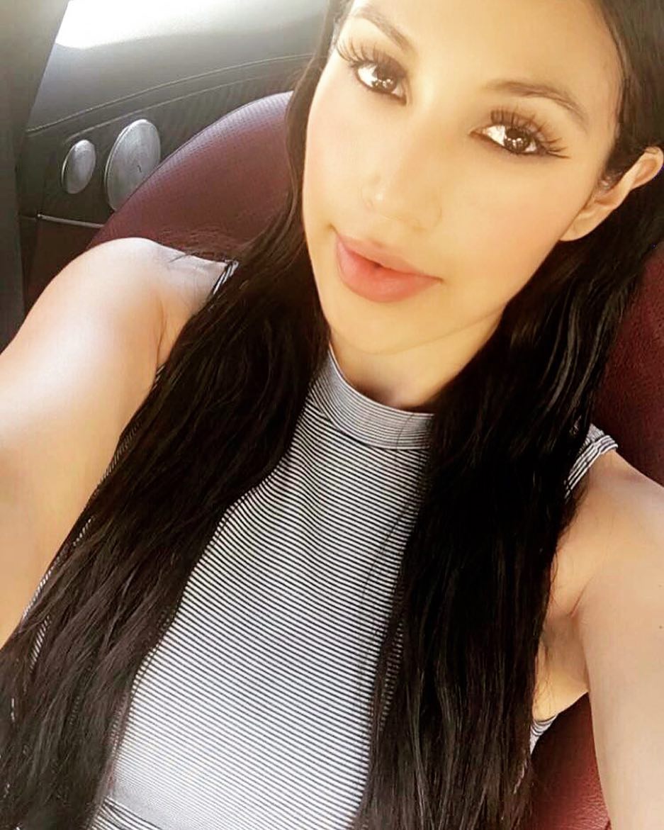 5 Cewek ini disebut 'kembaran' Kim Kardashian, asli atau oplas nih?