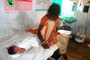 Dihamili pacar, remaja ini diusir keluarga hingga melahirkan di jalan