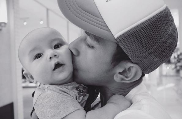 10 Kedekatan papa muda Fandy Christian dan anaknya, bikin baper nih!