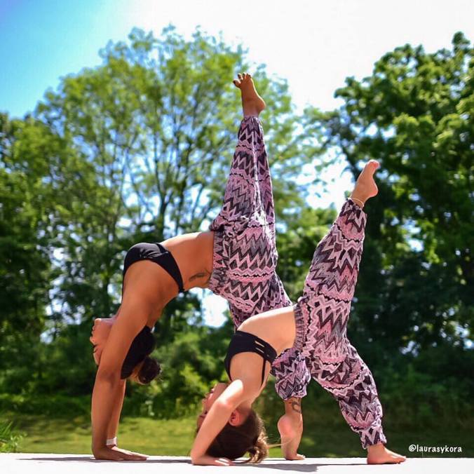 10 Kekompakan ibu dan anak yoga bareng ini begitu menggemaskan