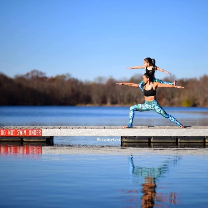 10 Kekompakan ibu dan anak yoga bareng ini begitu menggemaskan