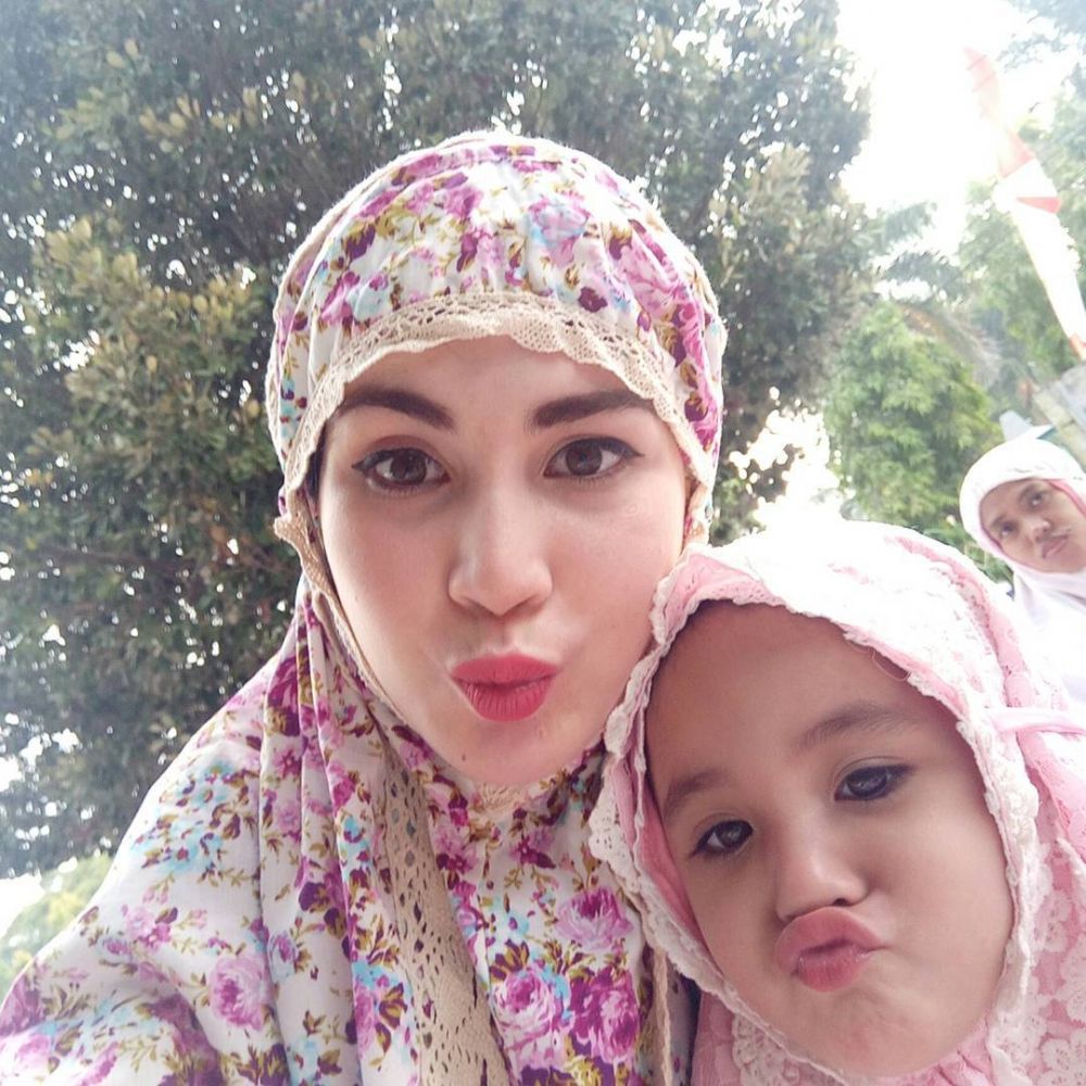 Gaya 10 seleb Indonesia rayakan Idul Adha, kompak pakai seragam nih