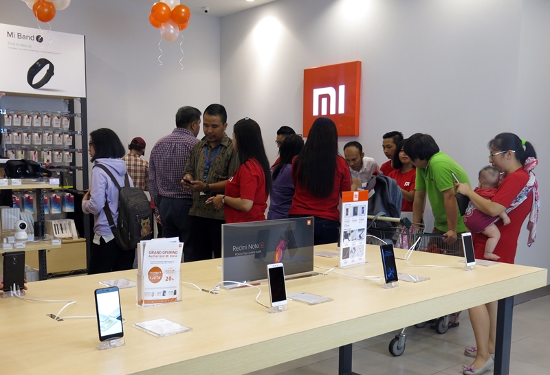 Gerai smartphone ini dibuka langsung diserbu pengunjung, ada apa ya?