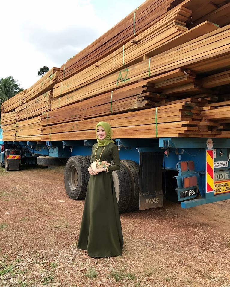 Cewek cantik juragan kayu ini viral, 10 fotonya bikin cowok terpana