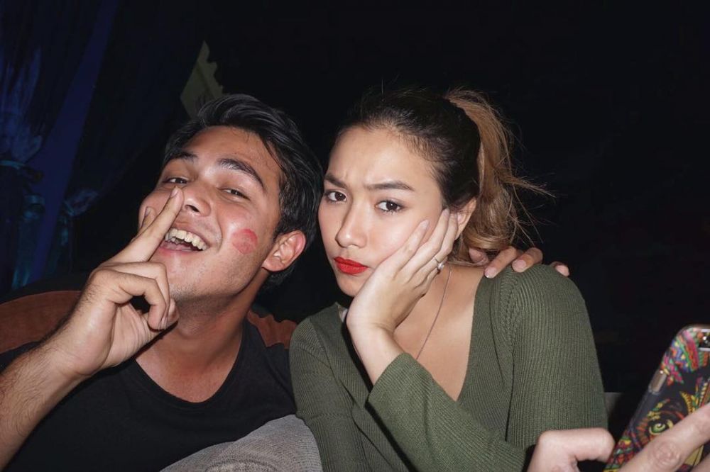 Gemar pamer kemesraan, begini 10 potret Rizky Alatas dan sang kekasih