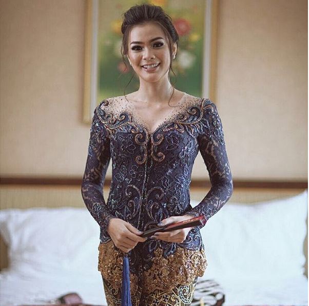 10 Momen tunangan Puteri Indonesia Kezia Warouw & kekasih, sweet abis!