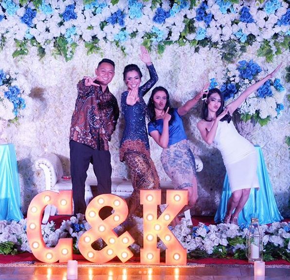 10 Momen tunangan Puteri Indonesia Kezia Warouw & kekasih, sweet abis!