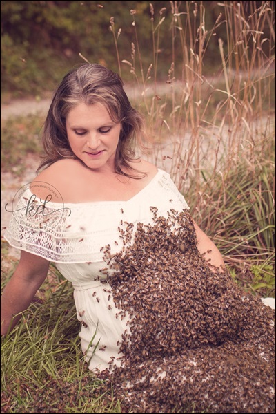 Berfoto dengan 20 ribu lebah, 5 aksi ibu hamil ini bikin merinding