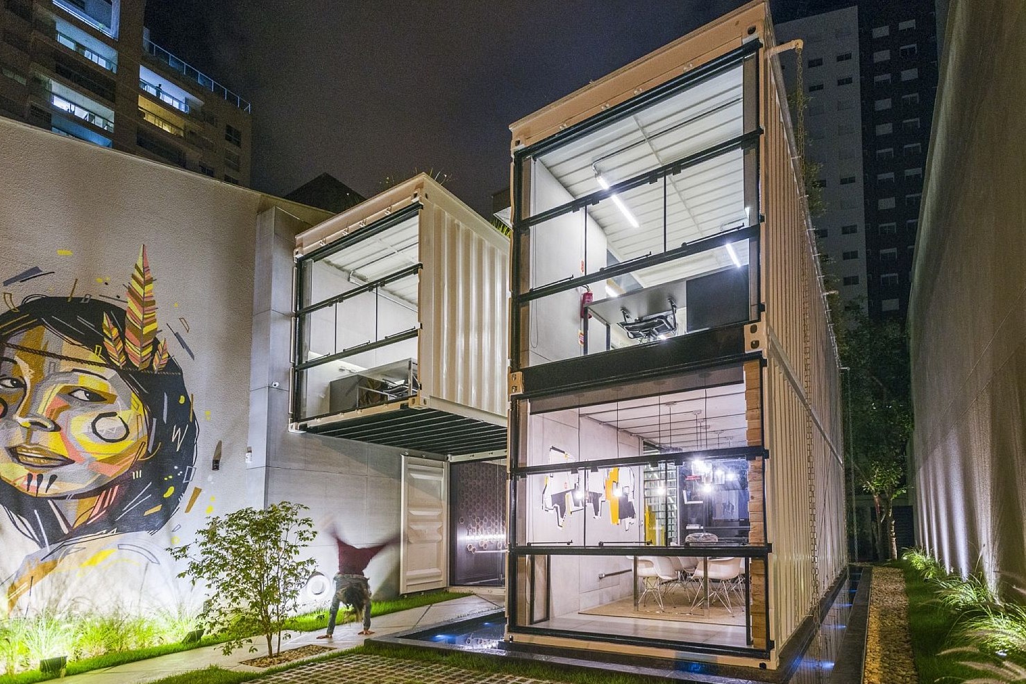 15 Gaya arsitektur kantor modern pakai kontainer, kerennya kebangetan
