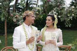 Sah, begini 8 potret bahagia Raisa dan Hamish Daud saat akad nikah