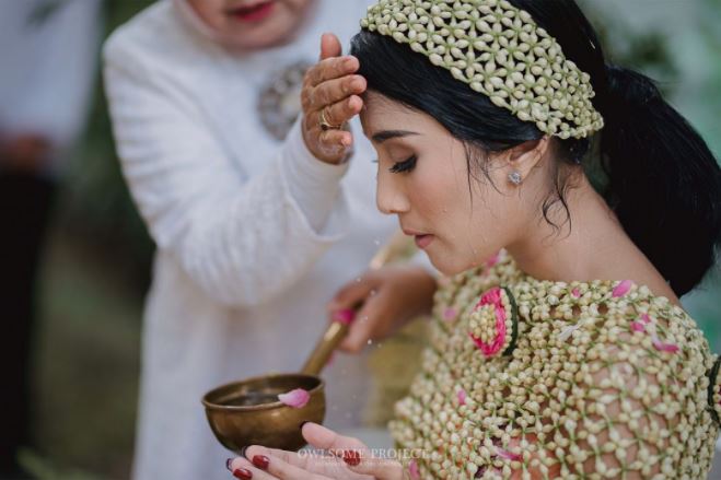 Potret cantiknya 7 seleb Tanah Air saat acara siraman jelang nikah