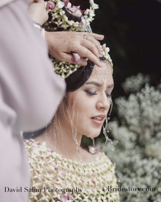 Potret cantiknya 7 seleb Tanah Air saat acara siraman jelang nikah