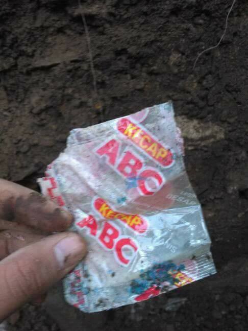 Gali tanah, 5 benda yang ditemukan pria ini bikin orang bernostalgia