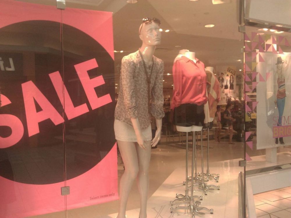 15 Model manekin ini bikin gagal paham, jadi mikir mau beli bajunya