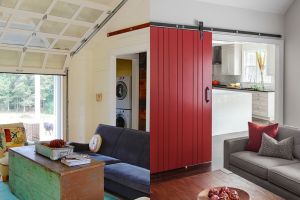 12 Desain ruang tamu pakai pintu geser, cocok buat rumah minimalis