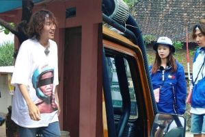 10 Potret keseruan Lee Kwang-soo syuting di Pantai Timang Yogyakarta