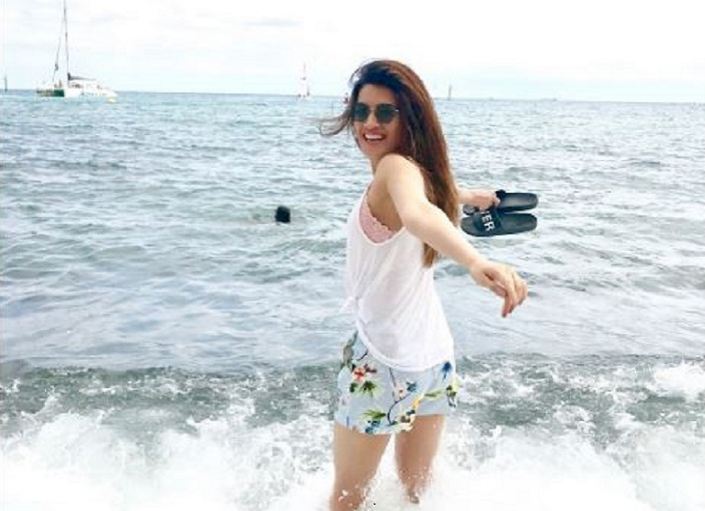 Ekspresi 10 seleb Bollywood saat liburan di pantai ini bikin gemes