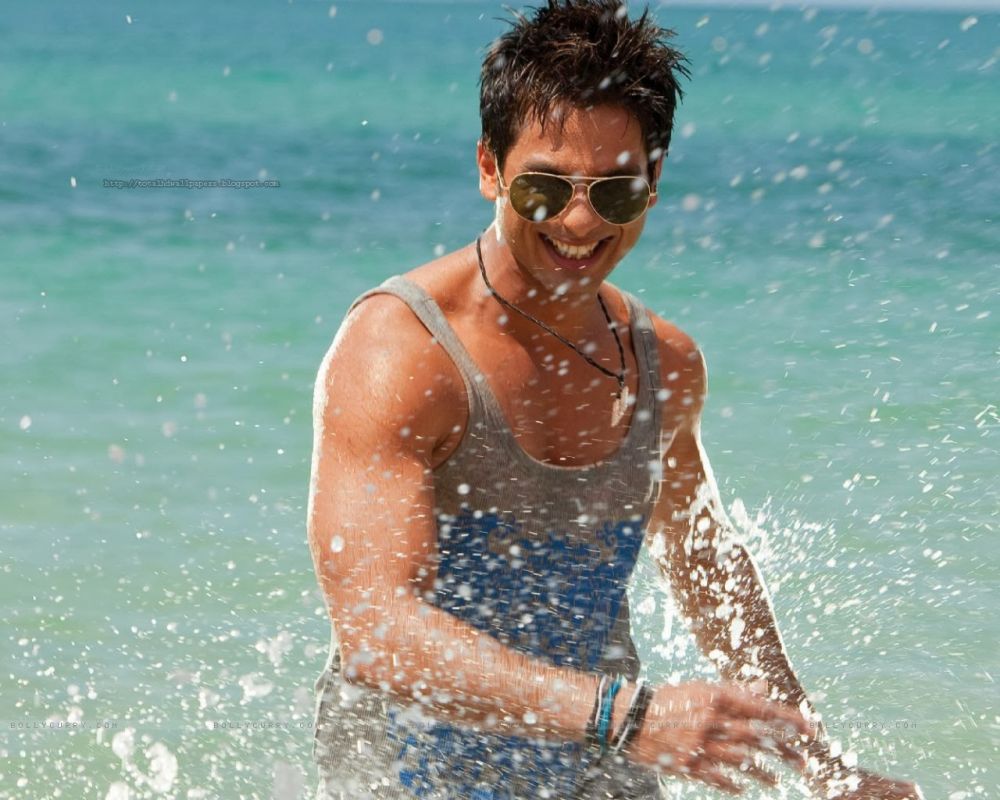 Ekspresi 10 seleb Bollywood saat liburan di pantai ini bikin gemes