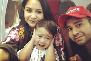 Gaya 7 seleb Indonesia saat di pesawat, dari simpel hingga glamor