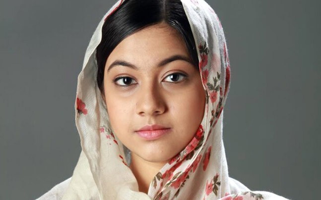 10 Ekspresi cantiknya pemeran film Malala, gadis Pakistan peraih nobel