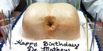 8 Kue ini bertemakan organ manusia, lihatnya bikin mual-mual