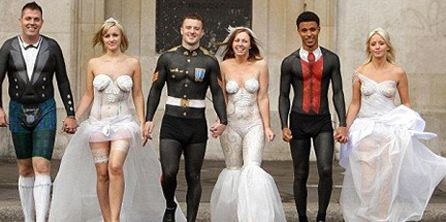 10 Gaun pengantin aneh, ada yang terbuat dari kondom