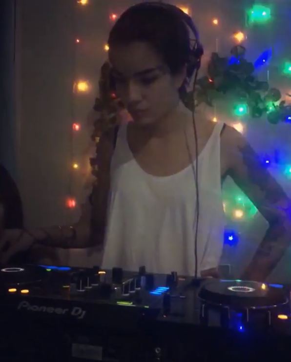 Vakum dari sinetron, ini 8 gaya Sheila Marcia saat jadi DJ di Bali