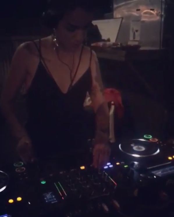 Vakum dari sinetron, ini 8 gaya Sheila Marcia saat jadi DJ di Bali