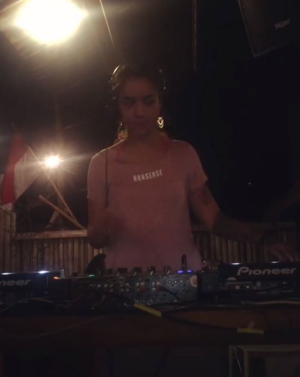 Vakum dari sinetron, ini 8 gaya Sheila Marcia saat jadi DJ di Bali