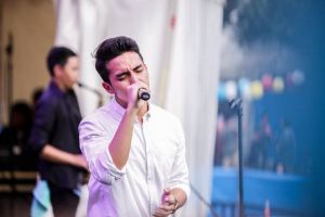 10 Aksi panggung adik Vidi Aldiano, musisi jazz yang sedang naik daun