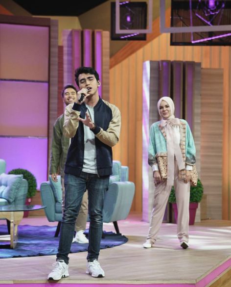 10 Aksi panggung adik Vidi Aldiano, musisi jazz yang sedang naik daun