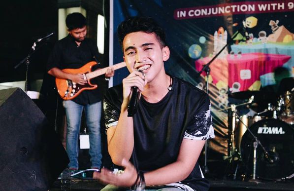 10 Aksi panggung adik Vidi Aldiano, musisi jazz yang sedang naik daun