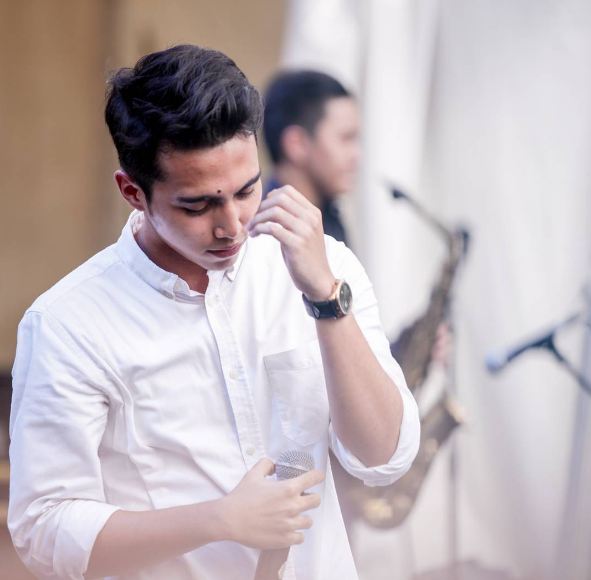 10 Aksi panggung adik Vidi Aldiano, musisi jazz yang sedang naik daun