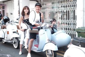 Begini momen bahagia keluarga Gading Martin saat liburan di Singapura