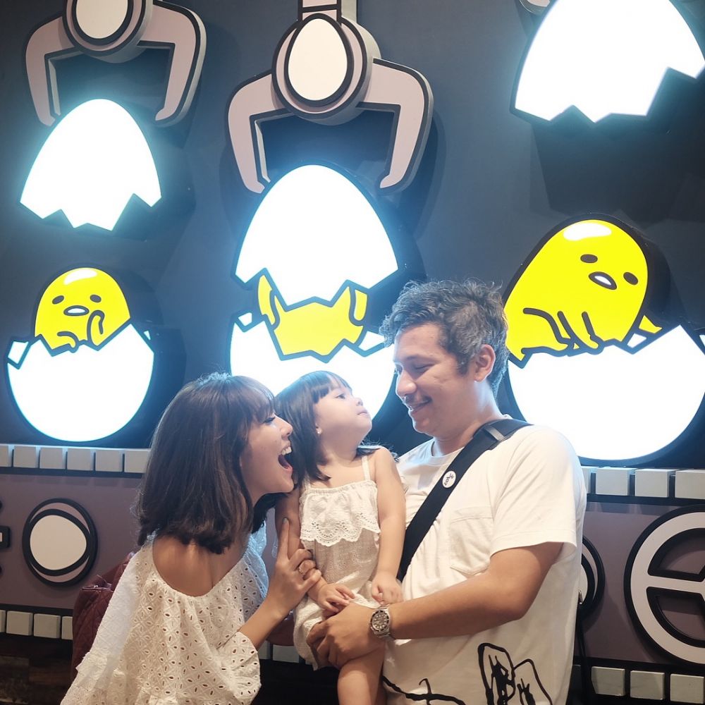 Begini momen bahagia keluarga Gading Martin saat liburan di Singapura