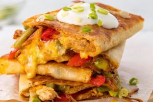 4 Makanan lezat ini bisa kamu masak pakai setrika, cocok buat anak kos