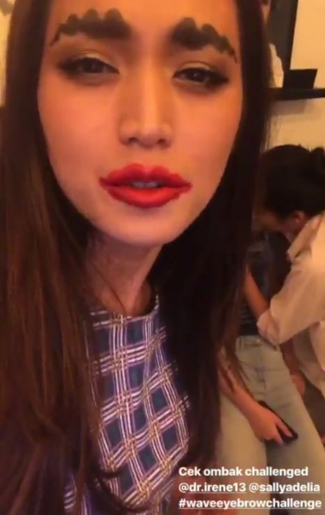 3 Seleb Tanah Air ini ikut tren alis gelombang, siapa paling kece?