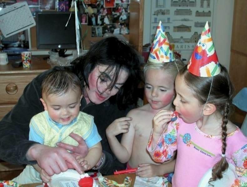10 Foto putra Michael Jackson, dulunya culun sekarang ganteng banget!