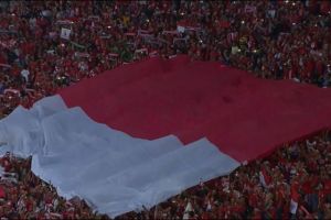 Suporter nonton bola bawa mercon ke stadion, bagaimana aturannya?