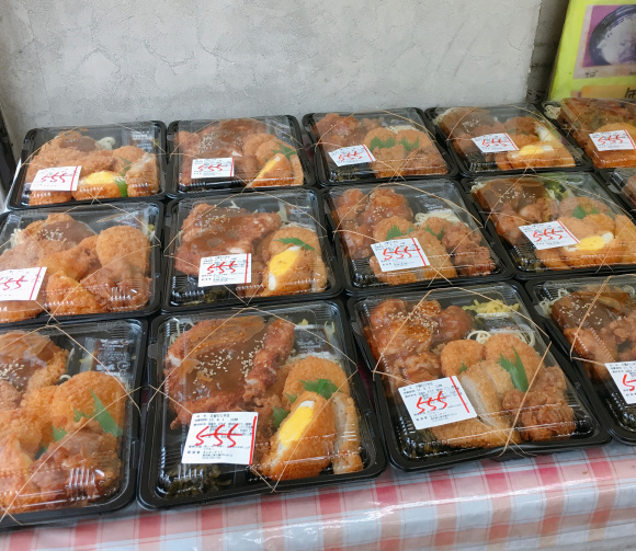 Restoran ini jual paket bento spageti raksasa, beratnya bikin melongo